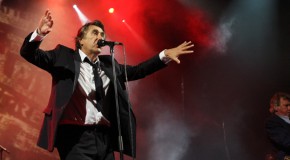 Ritorno agli anni ’80: il video di Bryan Ferry per la cover di “Johnny & Mary”